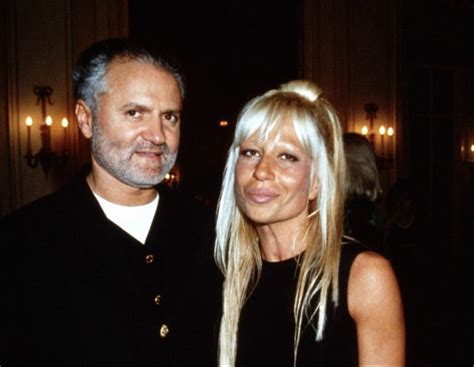 assassinio gianni versace rai 4|Il motivo per cui la famiglia Versace ha 'scomunicato' .